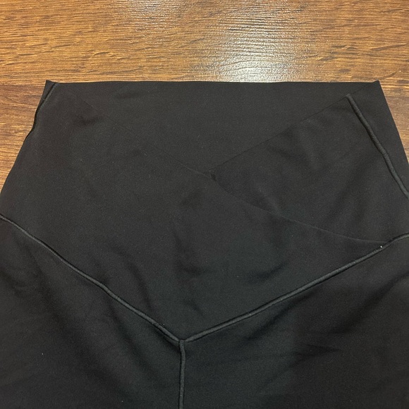 Offline by Aerie Crossover Flare Leggings Women’s Size Medium Black High Rise - Picture 4 of 6